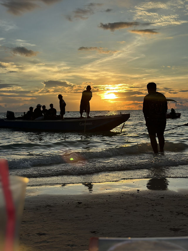 Sunset at Sairee Beach, Koh Tao 🔥