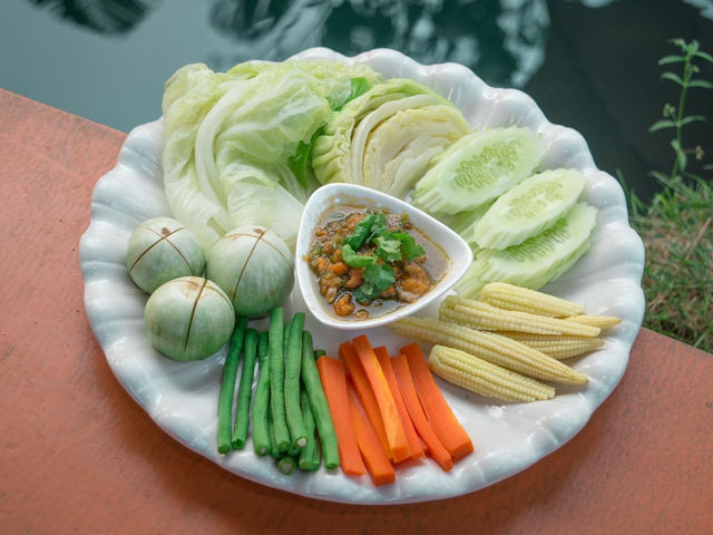 คาเฟ่พัทยา ในร่องสวนริมน้ำ
