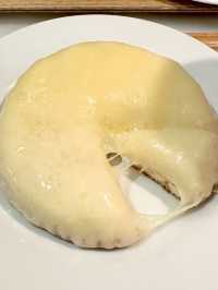 テレビでも有名なデンマークチーズケーキ✨スポンジの上に伸び〜るチーズ🧀