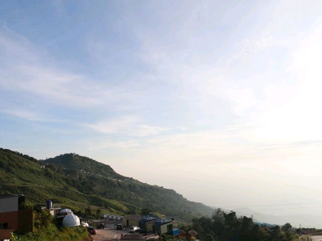 สัมผัสไอหนาวที่แคมป์วิวหมอก
