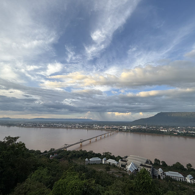 วัดพูสะเหล้า วัดที่มีมุมมองที่สวยที่สุดของปากเซ