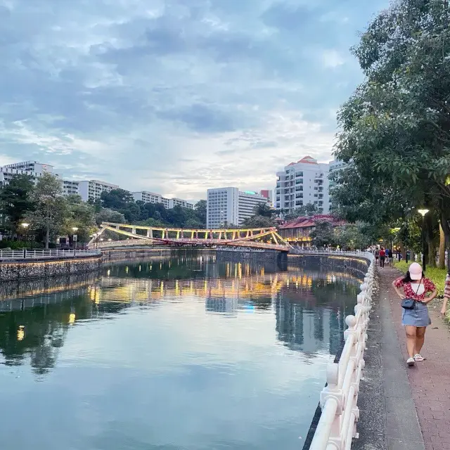 สวนธรรมชาติริมแม่น้ำสำหรับการเดินเล่นหรือปั่นจักรยาน