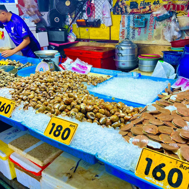 ตลาดประมงพื้นบ้านอ่างศิลา