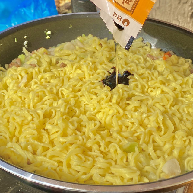 산과 물이 좋아 가을에 떠나기 좋은 캠핑장 - 준우네 캠핑장