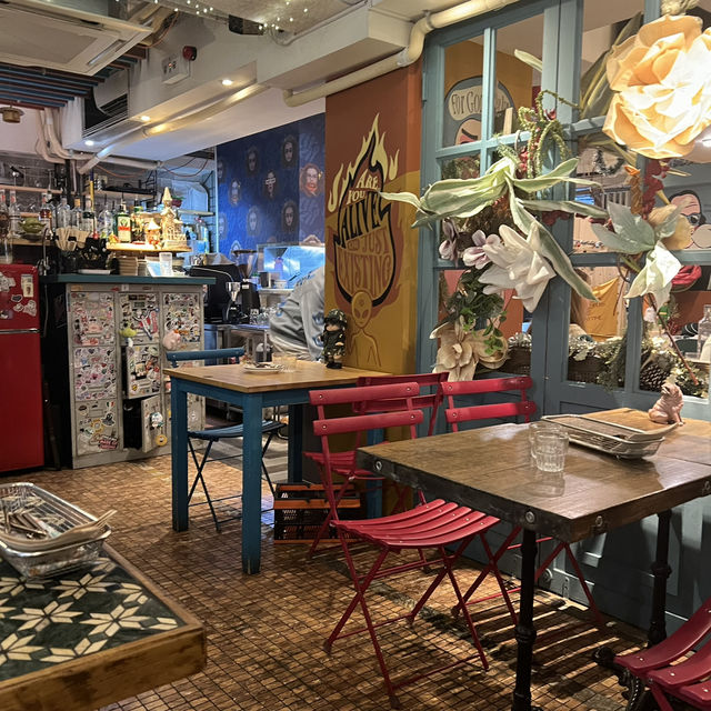 銅鑼灣玩味復古風西餐廳