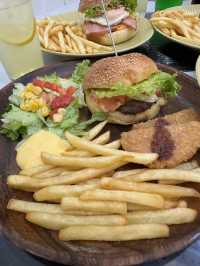 【北九州カフェ】国産素材にこだわったボリューム満点のハンバーガー🍔