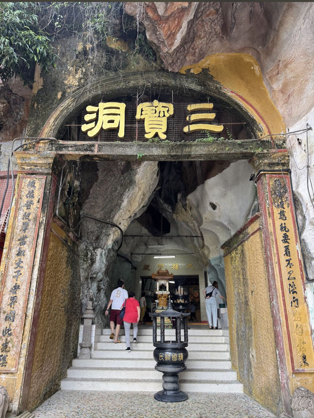 Sam Poh Tong Temple, Ipoh, Malaysia
