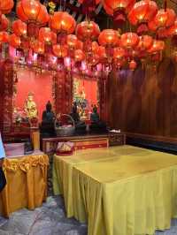 วัดเล่งเน่ยยี่ ศูนย์รวมความศรัทธาใจกลางเยาวราช
