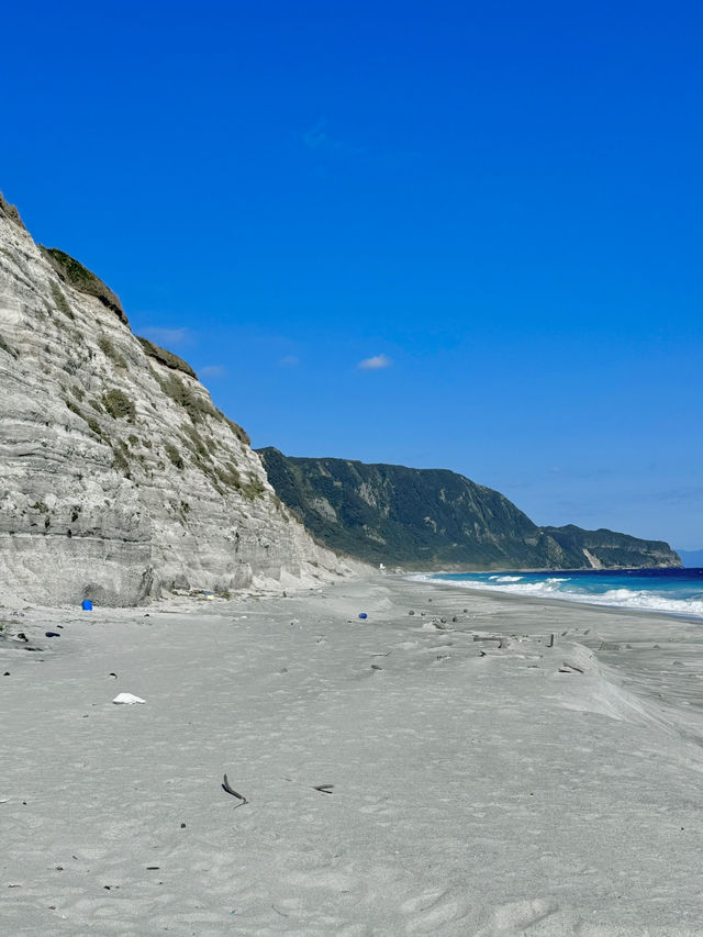 まるで海外みたいな絶景！新島🏝️白ママ断崖