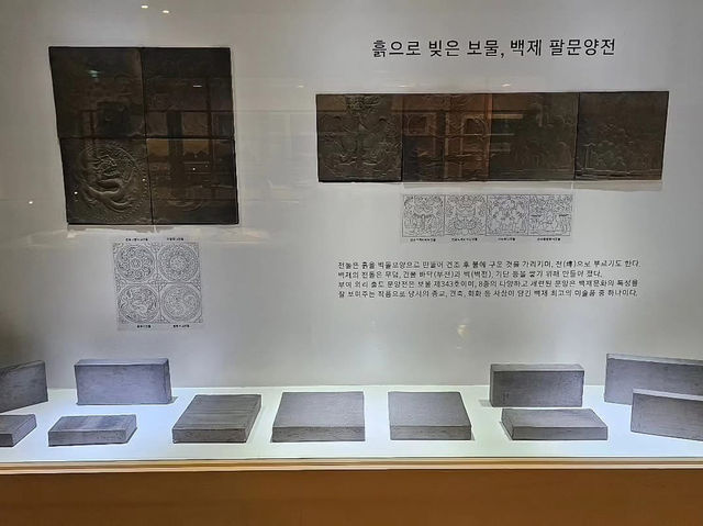 대한민국 충청남도 부여군 백제 기와 문화관 입니다.