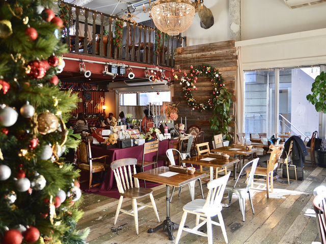 Stylish Dining at BRASSERIE CAFE LE CONTE