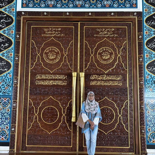 a unique mosque with beautiful ocean view