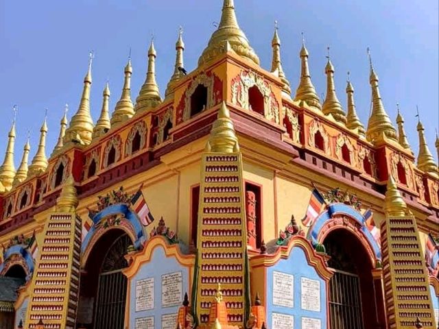 蒙育瓦-丹波德佛寺，色彩繽紛歡愉的童話寺