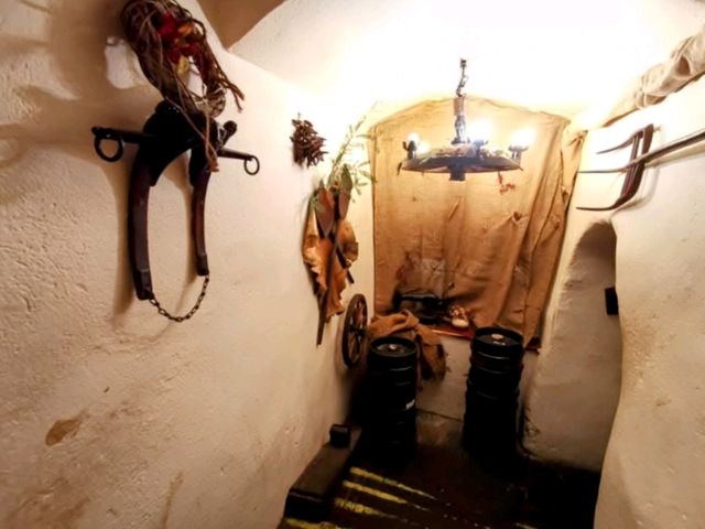 在洞穴中吃豬肋排？CK小鎮的地窖餐廳 Krčma Šatlava