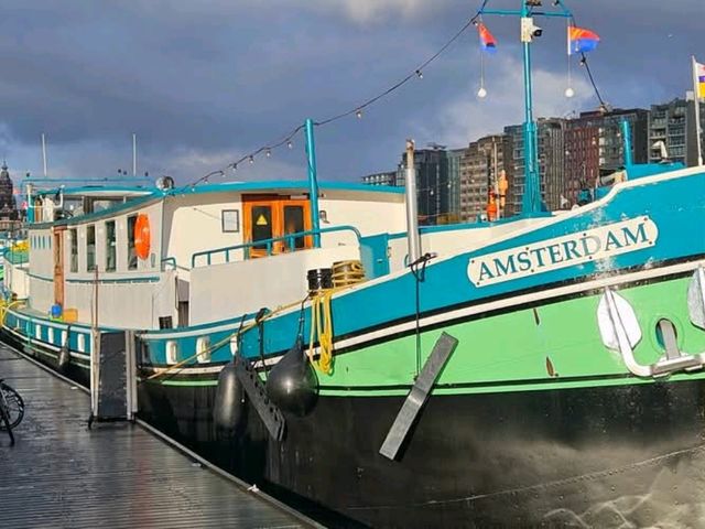 Nederland: The Land of Canals, Windmills, and Innovation