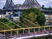 "Brisbane Skyline: A Stunning Blend of Modernity and Nature"