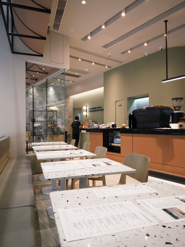 🇭🇰 香港 Work-friendly 荃灣區 cafe 環境裝潢精緻 座位寬敞舒適 彩光超好