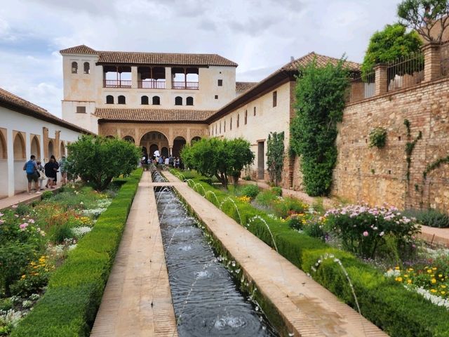 [🇪🇸グラナダ] アルハンブラ宮殿の楽園、ヘネラリーフェ庭園を歩く