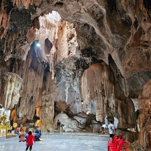 วัดถ้ำพุหว้า : วัดถ้ำสวยกลางป่าเขา