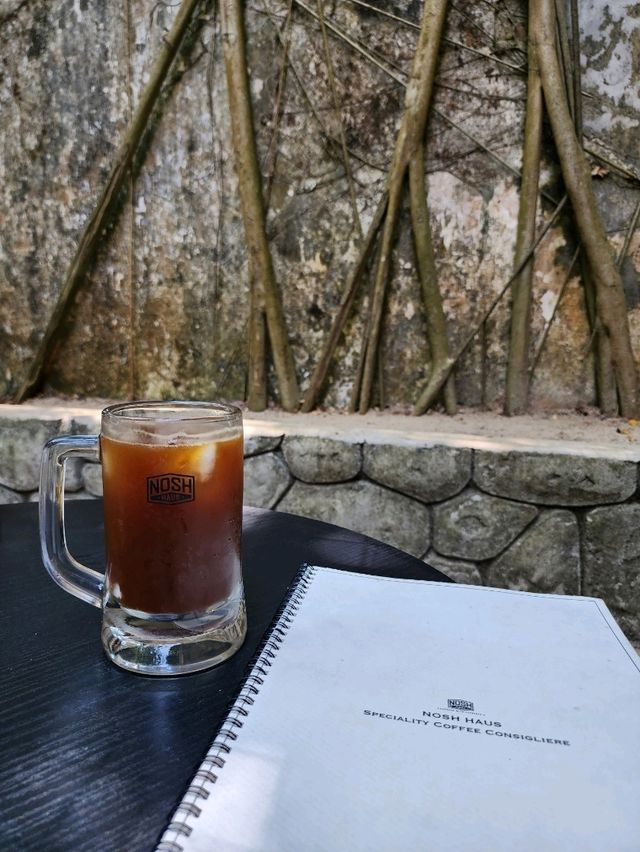 【コチ/インド】テラスがお洒落なカフェ☕Nosh Haus  Arrow Mark