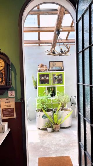 Just discovered the cutest little gem in Jeonju! ☕✨ 