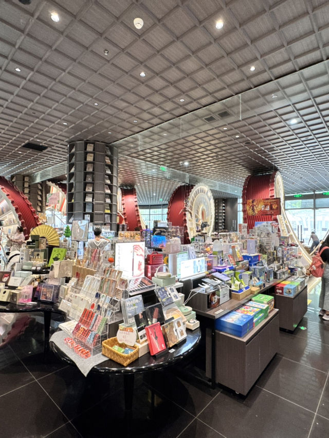 ร้านหนังสือ เขาวงกต ณ เมืองเซินเจิ้น 