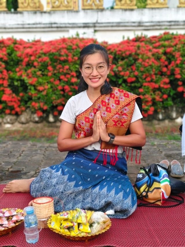 ตักบาตรข้าวเหนียววัดหลวงปากเซ ไหว้ศาลหลักเมือง