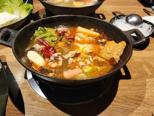 台北] 打狗覇 TAKAΟ1972 西門店で火鍋を満喫 | Trip.com 台北