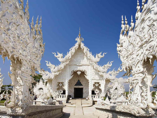 "Chiang Rai in 3 Days: Blue Temples, Hill Tribes & the Most Instagrammable Noodles Ever 🏯💙" 