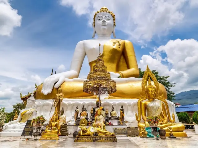 "Chiang Mai in 3 Days: Temple Hopping, Waterfalls & the Best Khao Soi of Your Life 🏯🌶️"