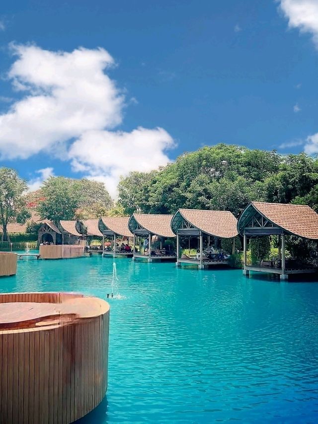 Bubble in the Forest: Thailand’s Floating Café Fantasy