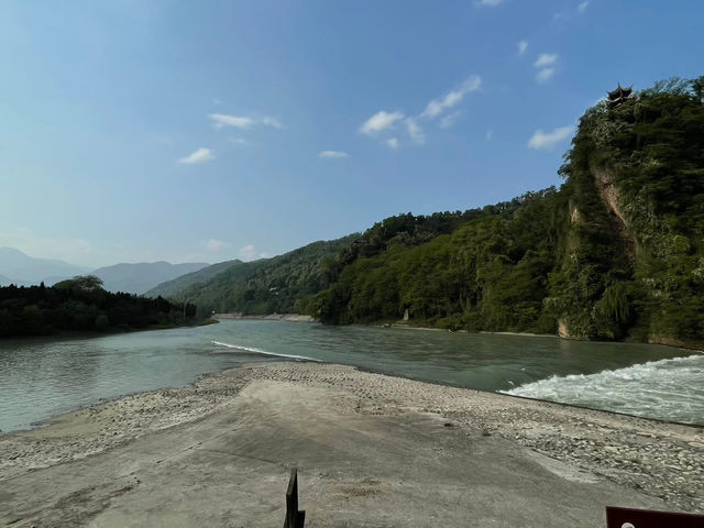 🌊 Weekend Escape to Dujiangyan: Ancient Wonders & Scenic Serenity!