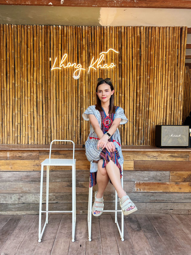 Lhong Khao Café