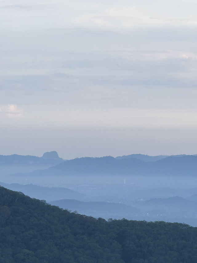 ลานกางเต็นท์ ผาย้อนตะวัน สระบุรี