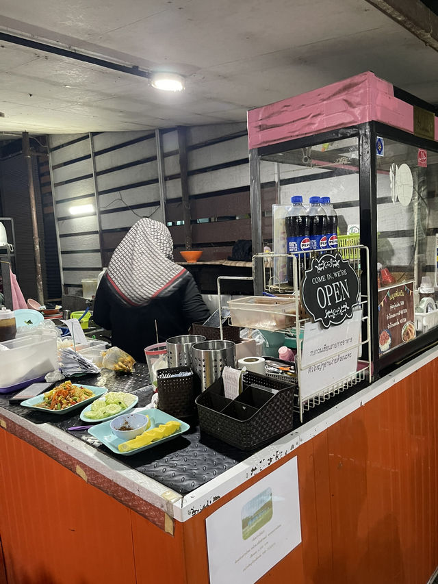 ร้านยำไก่แซ่บก๊ะดา 