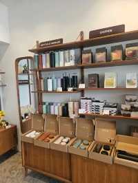 ROOTS AT ARI คาเฟ่มินิมอลย่านอารีย์ 