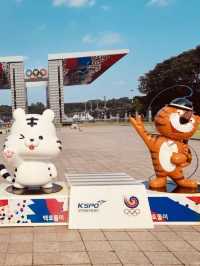A Stroll Through Olympic Park's Peace Plaza and a Taste of Cheongwaok 