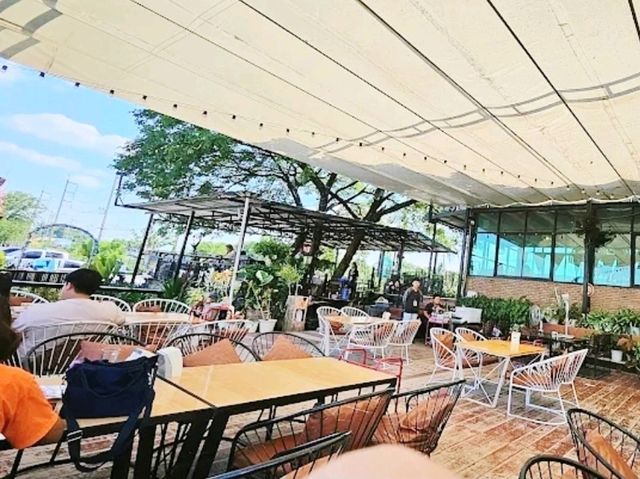 ไปนามา คาเฟ่ สำหรับการมานั่งชิลล์ หน้าฝน