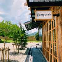Glamp./cafe เป็นคาเฟ่สไตล์มินิมอล