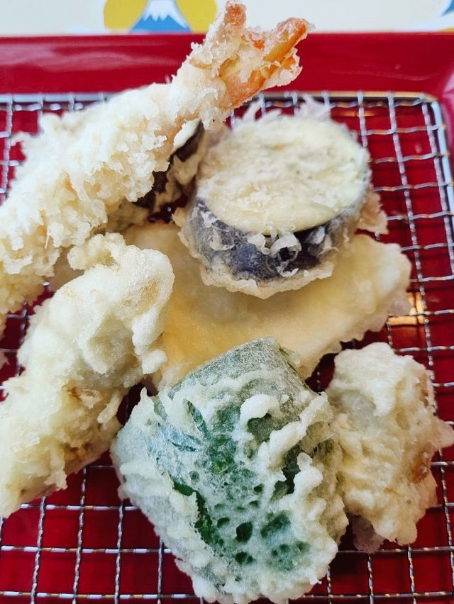 กรอบนอก นุ่มใน ที่ Fuji Tempura Idaten