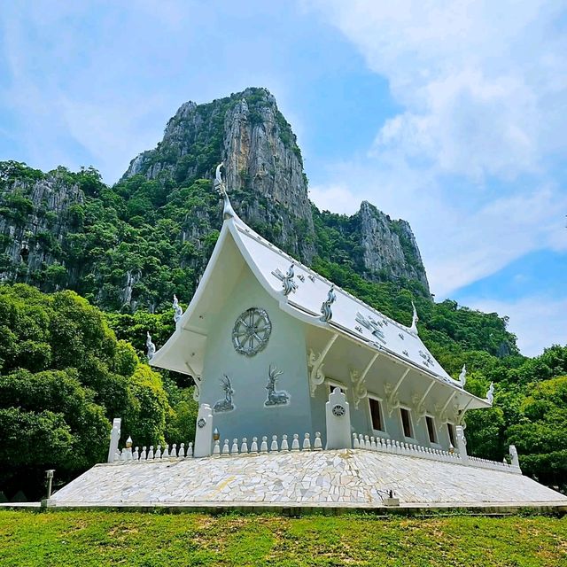 วัดถ้ำพระโพธิสัตว์โดดเด่นด้วยความสวยงามของธรรมชาติ