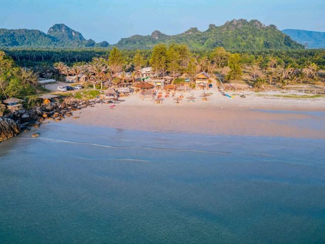 Happy Bar หาดทุ่งยาง