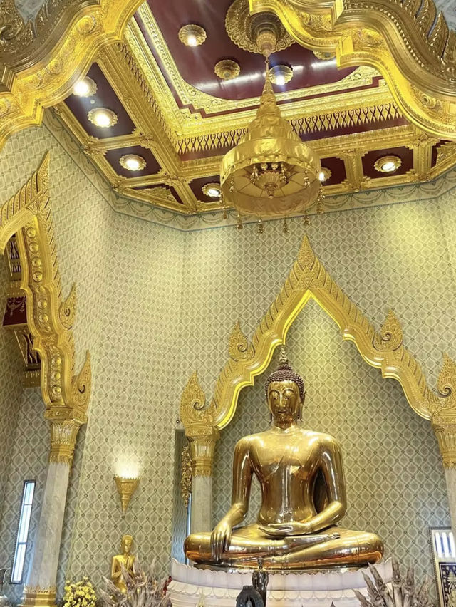 เที่ยวชม วัดไตรมิตรวิทยารามวรวิหาร กรุงเทพ