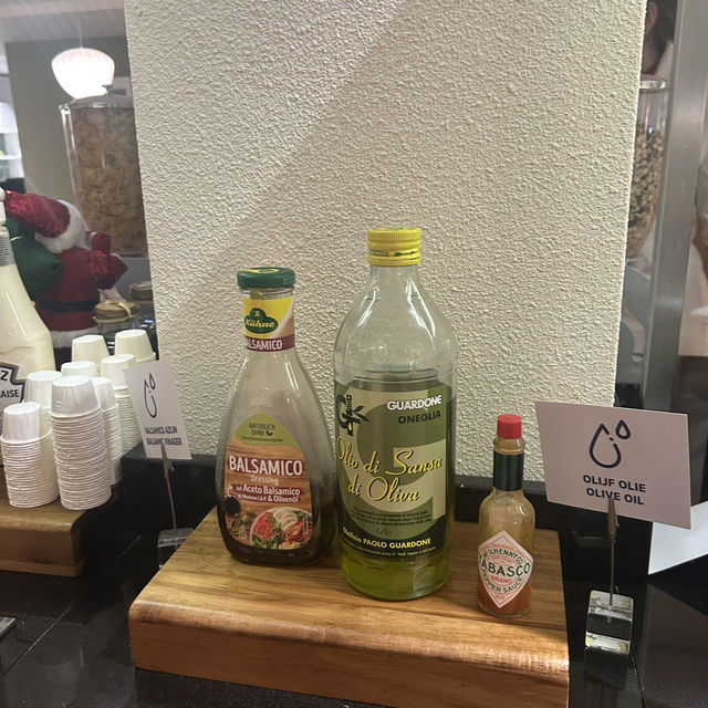 조식 소스에 진심인 홀리데이 인 익스프레스 암스테르담 🏨