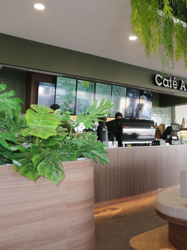 🌿 Jungle Vibes in the Heart of SP!☕