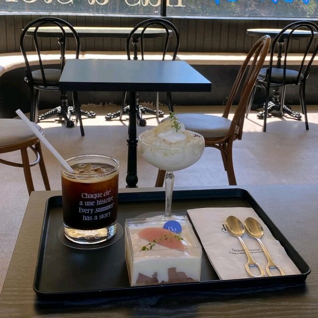 Deokmi Concierge Cafe