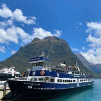 Milford Sound: The "Eighth Wonder of the World" – Is It Worth the Trip? 🤔🏞️