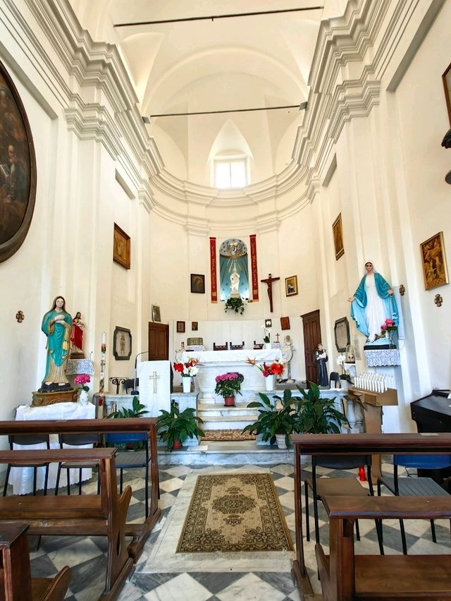 藝術感強Chiesa di Santa Maria Nascente