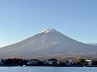 富士山。天空鳥居。楓葉