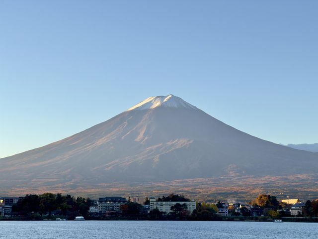 富士山。天空鳥居。楓葉